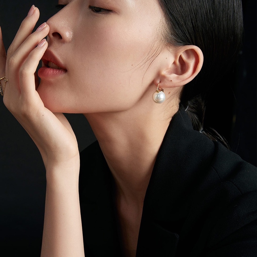 ✨ French Style Minimalist Freshwater Pearl Earrings